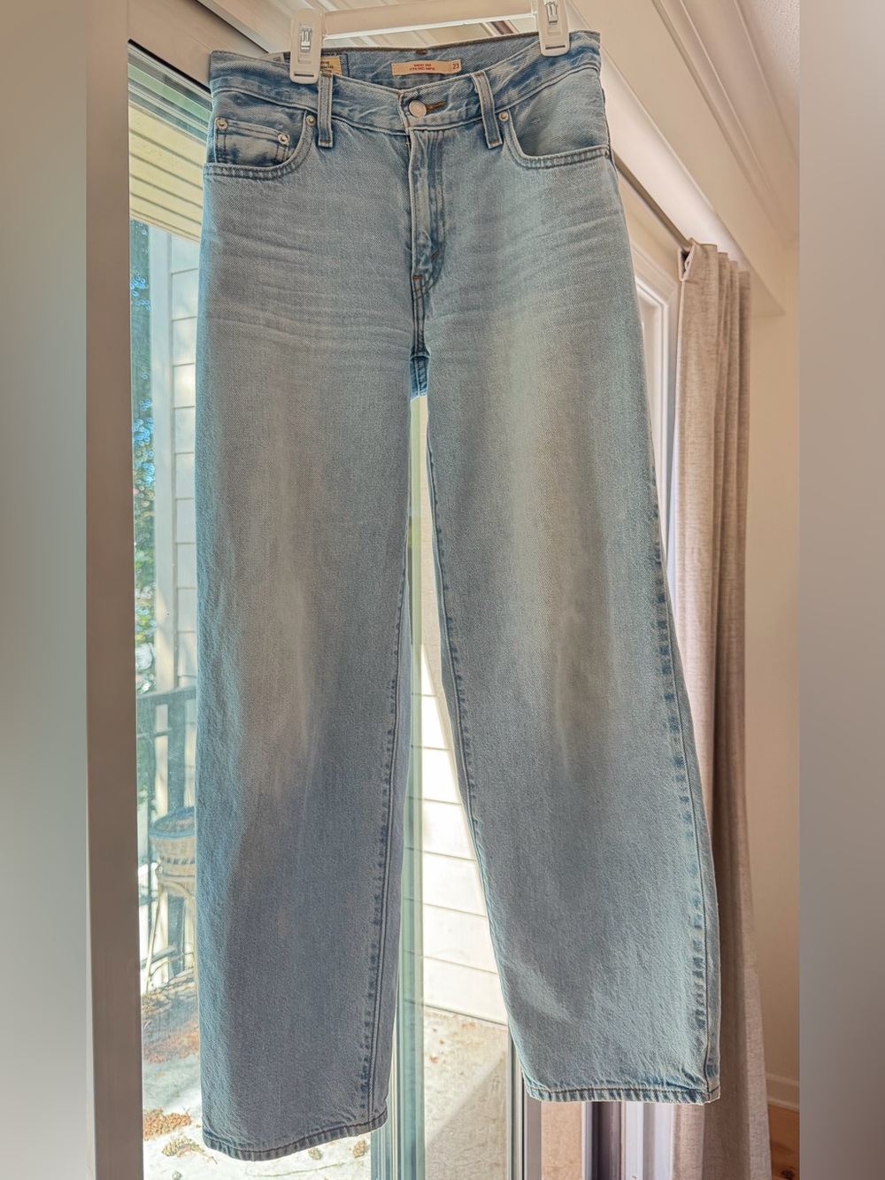 Levi’s Baggy Dad
Light Wash Straight Leg Jeans - Classic Denim